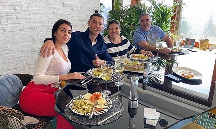 Cristiano Ronaldo y su familia