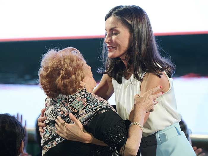 Doña Letizia y Marujita de 91 años