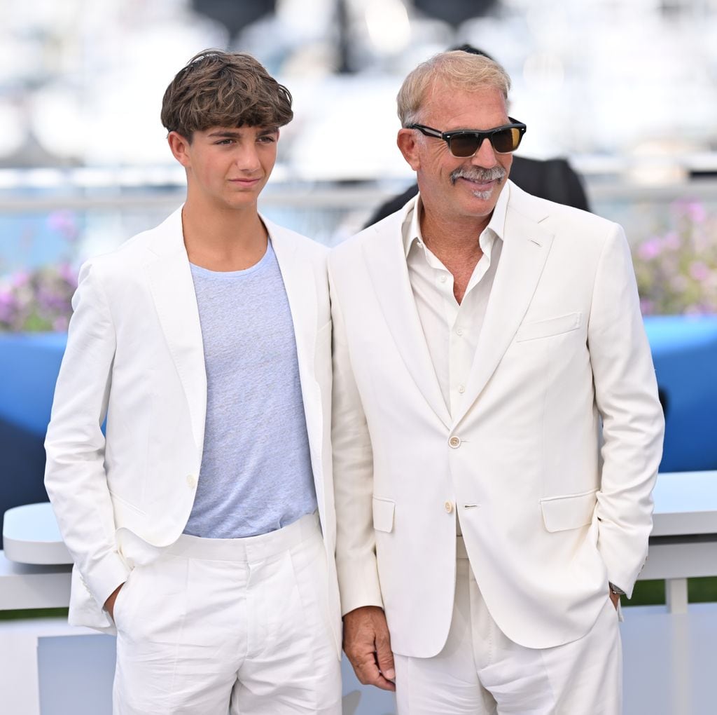 Kevin Costner y su hijo Hayes Costner.