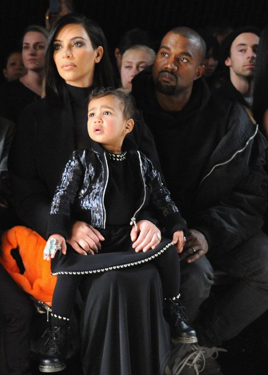 Kim, North y Kanye en un desfile de Alexander Wang.