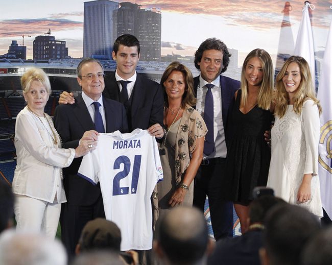 Sus padres, su hermana Marta y su novia. Morata estuvo acompañado por todos sus seres queridos en un día tan especial
