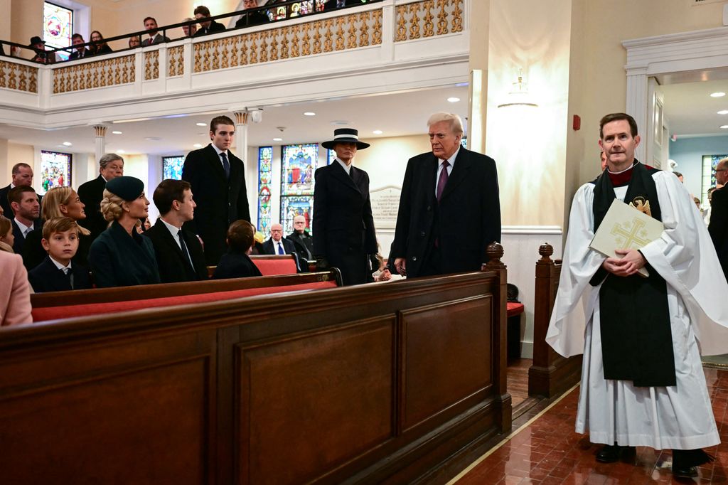 Melania y Donald Trump en un servicio religioso en la Iglesia Episcopal de San Juan en Washington, DC, el 20 de enero de 2025