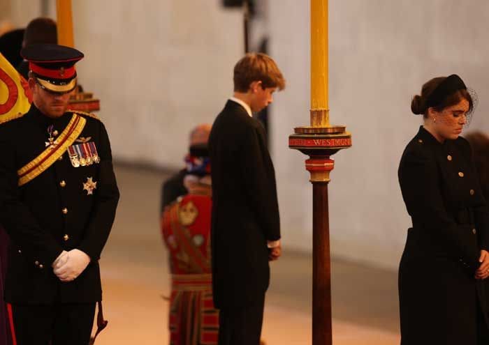 James, el niño más pequeño de Isabel II