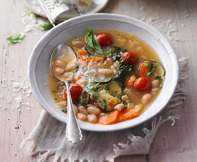 MINESTRONE ITALIANO CON PESTO Y PARMESANO