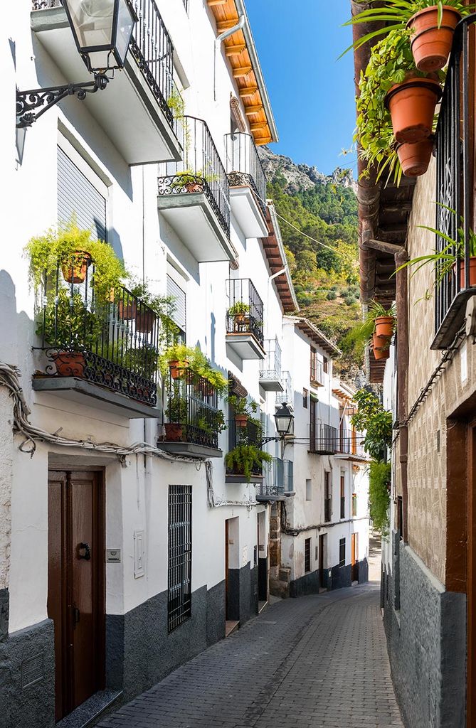 Bonitas calles empedradas del pueblo de Cazorla, Jaén