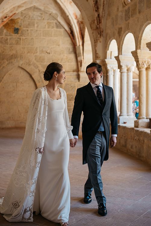 Vestido de novia con capa