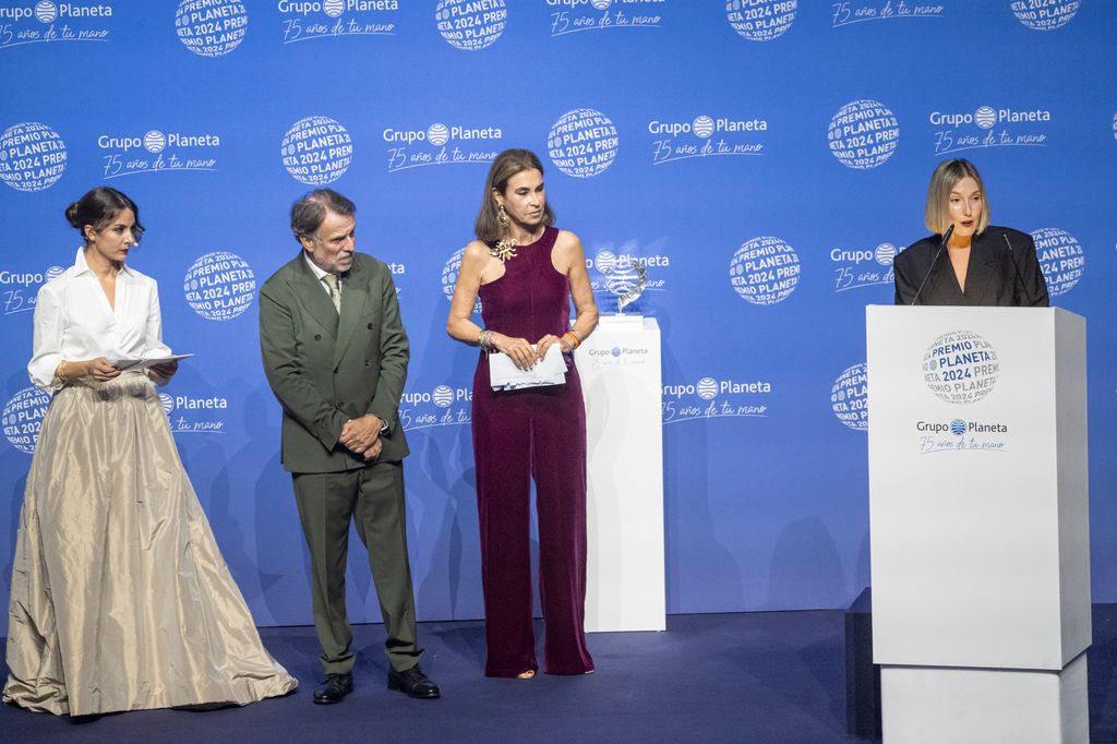 La finalista del Premio Planeta, Beatriz Serrano durante la Gala de entrega del 73 premio Planeta de Novela