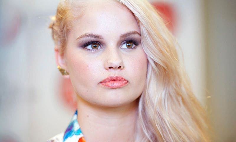 Estilo septum Debby Ryan