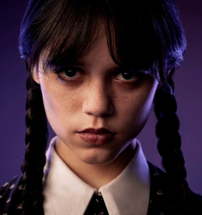 Las primeras imágenes de Jenna Ortega caracterizada de Wednesday han contentado a los fans del universo Addams