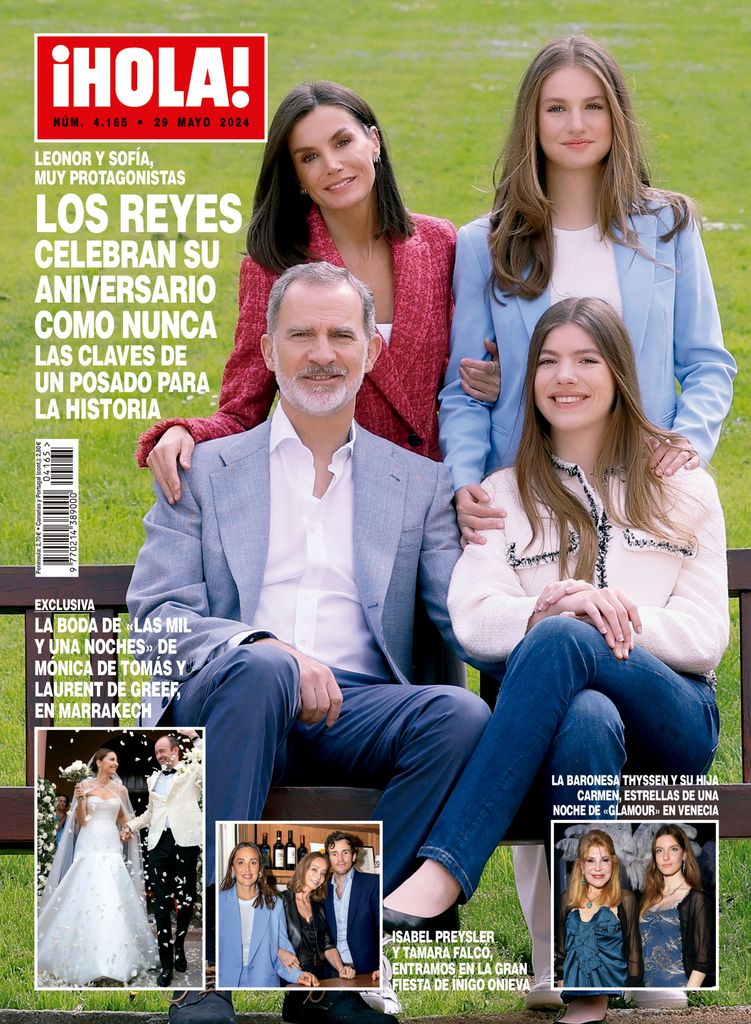 La princesa Leonor con su hermana, la infanta Sofía, y los Reyes, en una portada de ¡HOLA!