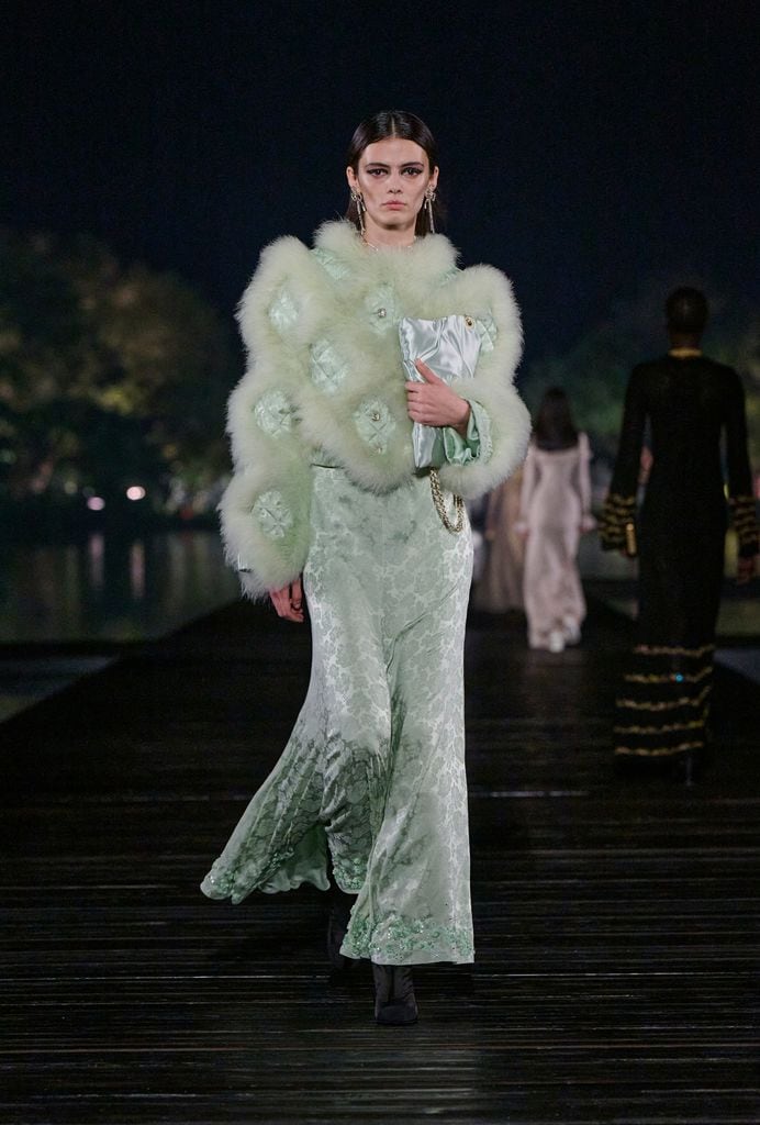 Desfile de CHANEL 2024/25 Métiers d’art en Hangzhou, China