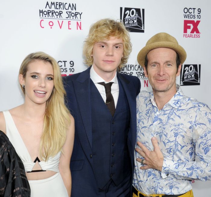 Emma Roberts y Evan Peters