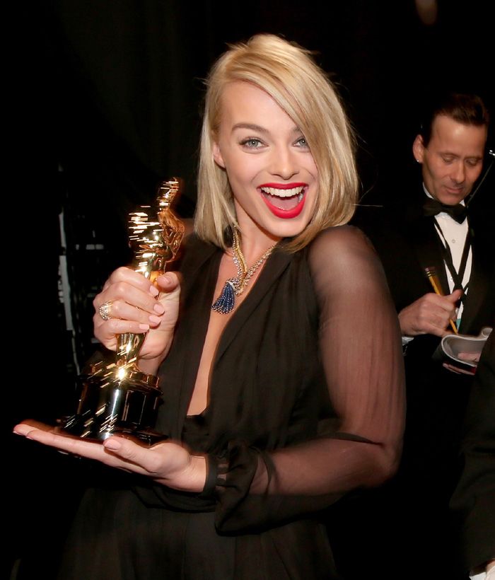  Margot Robbie ha sido una de las presentadoras elegidas para hacer entrega de un Oscar, pero podría no sólo darlo, sino también recibir la preciada estatuilla por su nominación como mejor actriz por 'Yo, Tonya'
