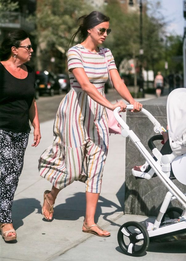 Irina Shayk, de paseo con su madre y su hija