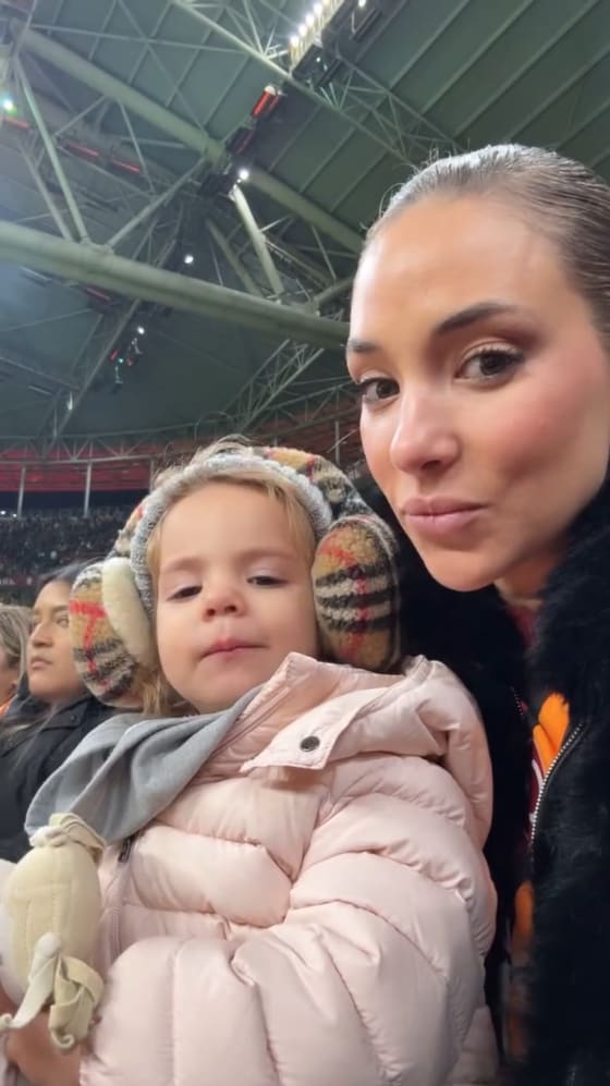 Alice Campello y su hija Bella, en los primeros partidos de Álvaro Morata en Galatasaray.