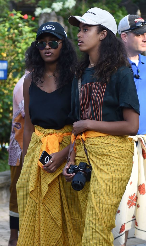 Malia and Sasha sisters live together in Los Angeles