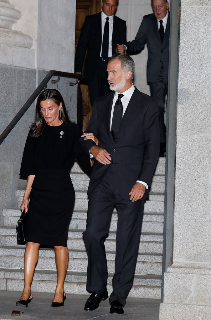 Los Reyes saliendo del funeral de Alejandro Fernández de Araoz 