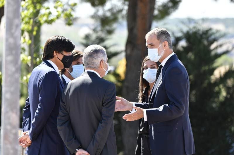 Los reyes Felipe y Letizia en el tanatorio de Jaime Carvajal Hoyos