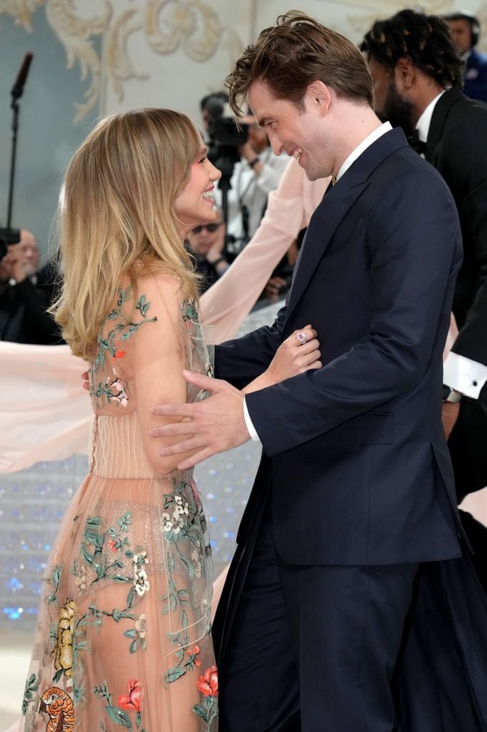 Suki Waterhouse y Robert Pattinson