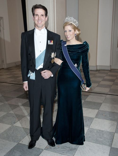 Todas las miradas se volvieron hacia la voluminosa tiara de la princesa Marie Chantal, esposa de Pablo de Grecia, que la coronaba por primera vez