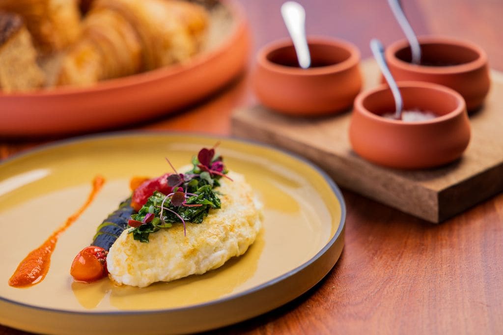 Omelet de claras de huevo con espinaca. yqueso de cabra.