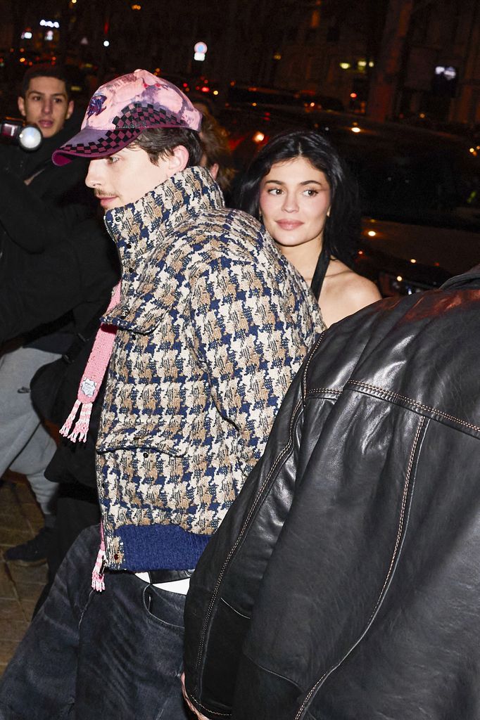 Photo © 2025 Best Image/The Grosby Group

Timothée Chalamet and Kylie Jenner had a romantic dinner at the Bar des Prés Montaigne after the premiere of the film "A Perfect Stranger" in Paris on January 16, 2025.****

Timothée Chalamet y Kylie Jenner tuvieron una cena romántica en el Bar des Prés Montaigne después del estreno de la película "Un perfecto extraño" en París el 16 de enero de 2025.