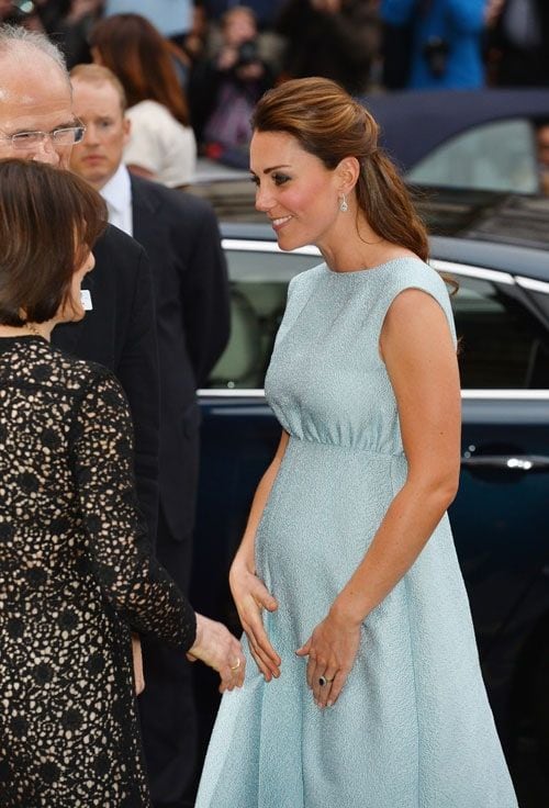 ¡Por fin! La \'pancita\' de Kate Middleton toma forma en el sexto mes de embarazo