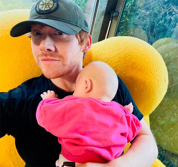 Rupert Grint presenta a su hija