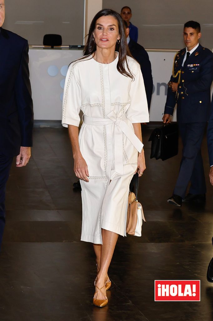 Reina Letizia Massimo Dutti vestido blanco