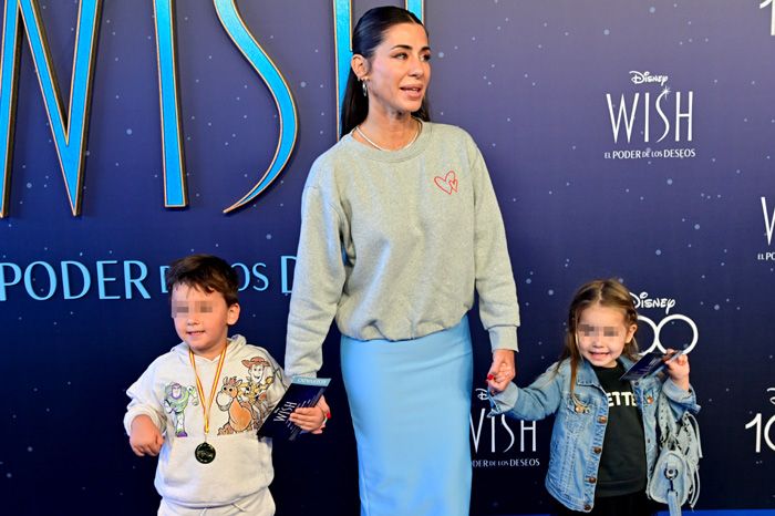 Elena Tablada con su hija y su sobrino