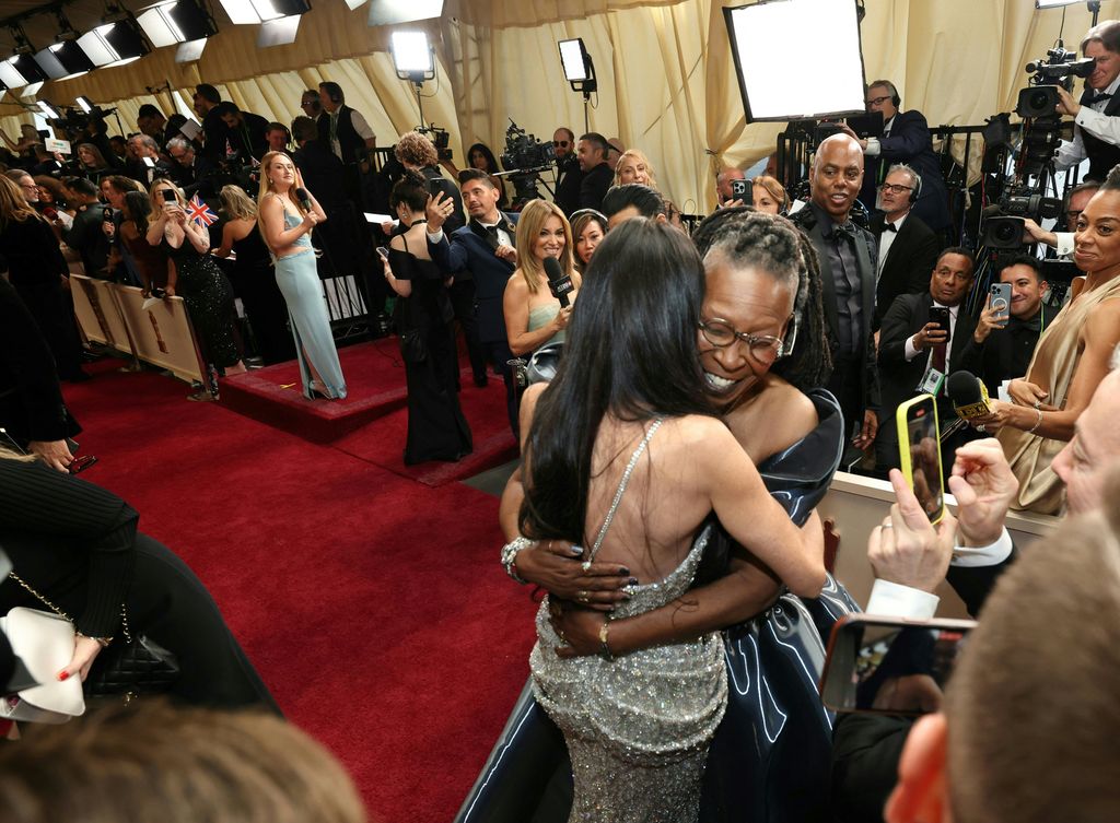 A 35 años del estreno de 'Ghost', Demi Moore y Whoopi Goldberg se reencuentran.