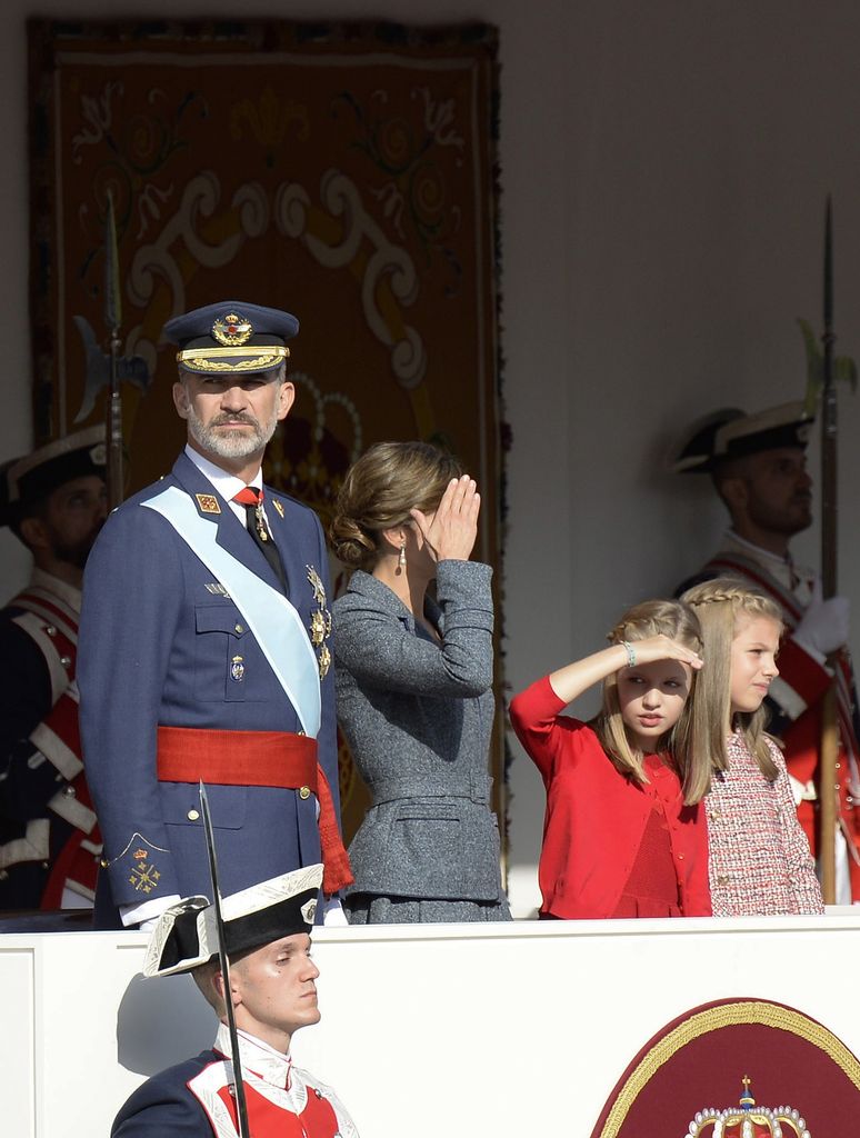 Reyes Felipe y Letizia con la princesa Leonor y la infanta Sofía el 12 de octubre de 2017