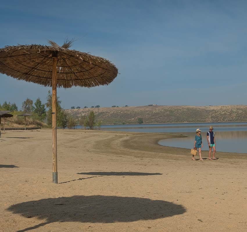 Playa de la Isla del Zújar en Badajoz, con bandera azul