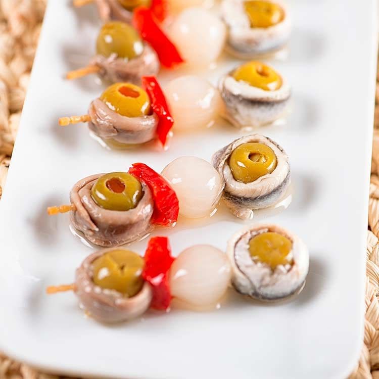 Banderillas de matrimonio de anchoas y boquerones en vinagre