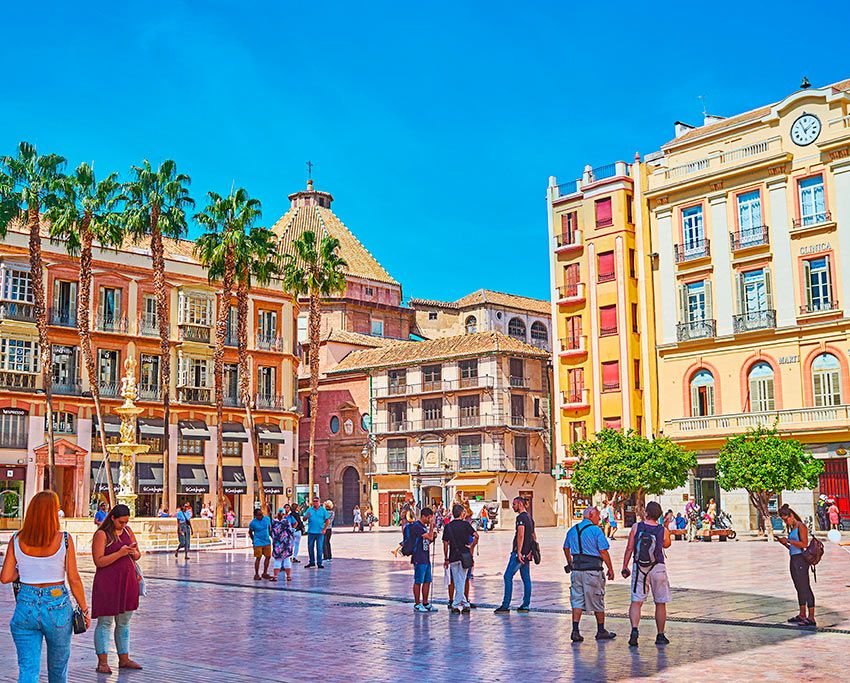 Ruta de Picasso por Málaga, Plaza de la Costitución y Ateneo