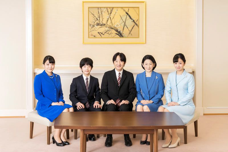 El príncipe Akishino con su familia
