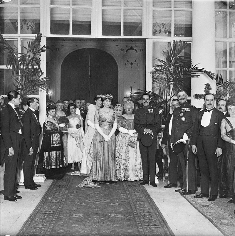 SAR Alfonso XIII y Dona Victoria Eugenia y Familia Real