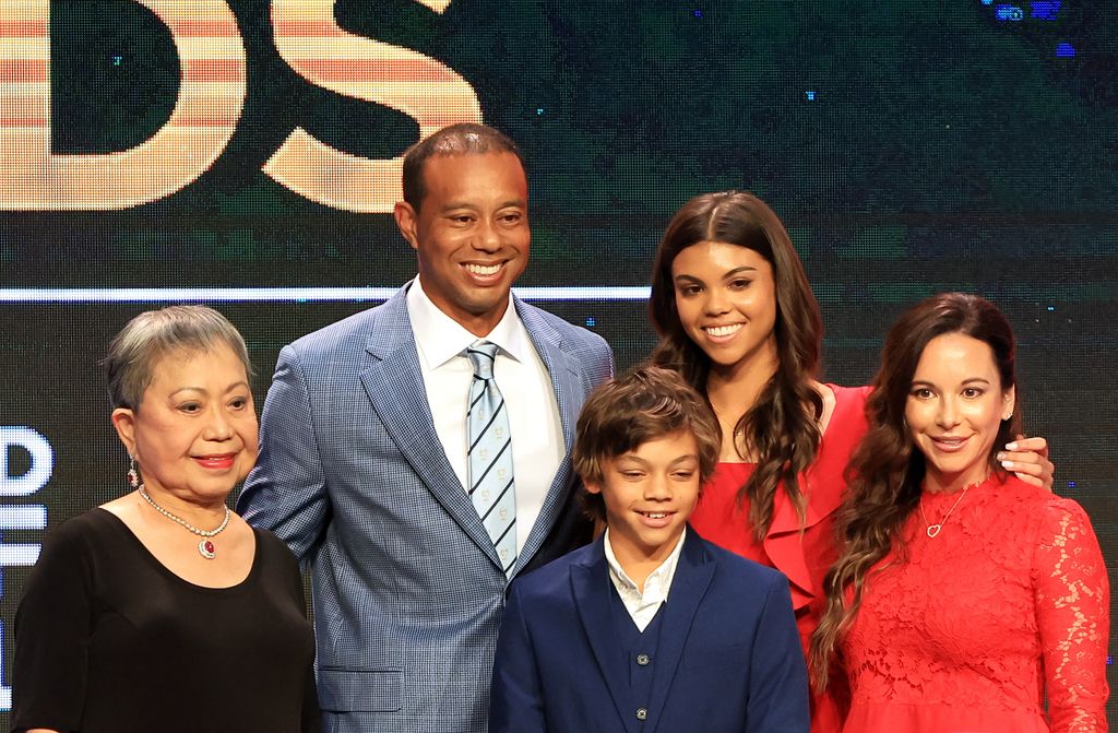 Tiger Woods, con su madre Kultida Woods, sus hijos Sam y Charlie, y su expareja, Erica Herman 