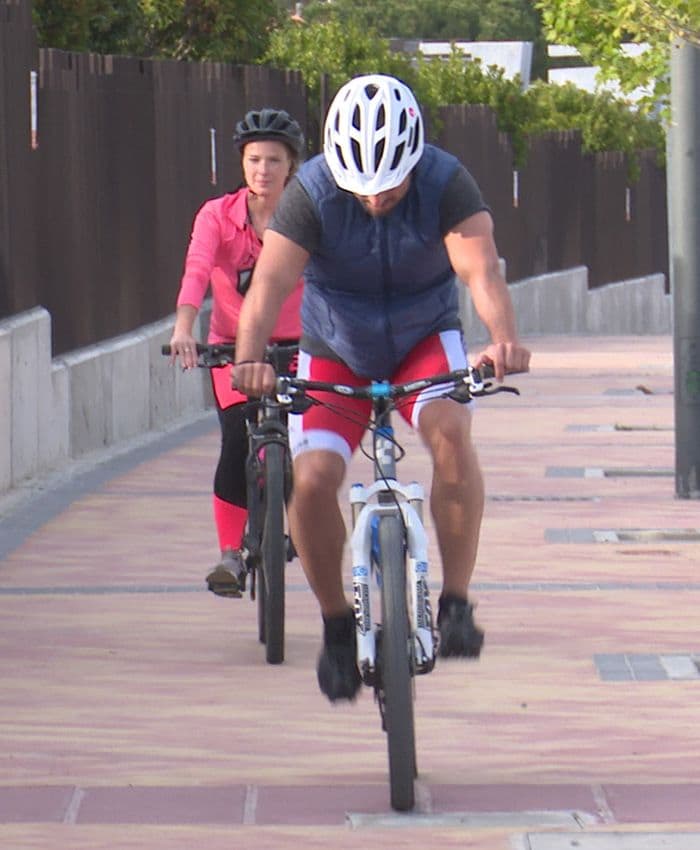 David Bustamante y Yana Olina en bici