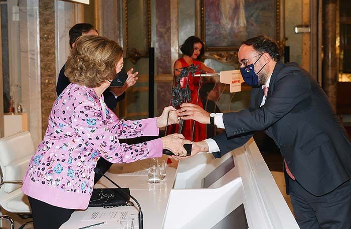 Doña Sofía entrega Premio a Raphael