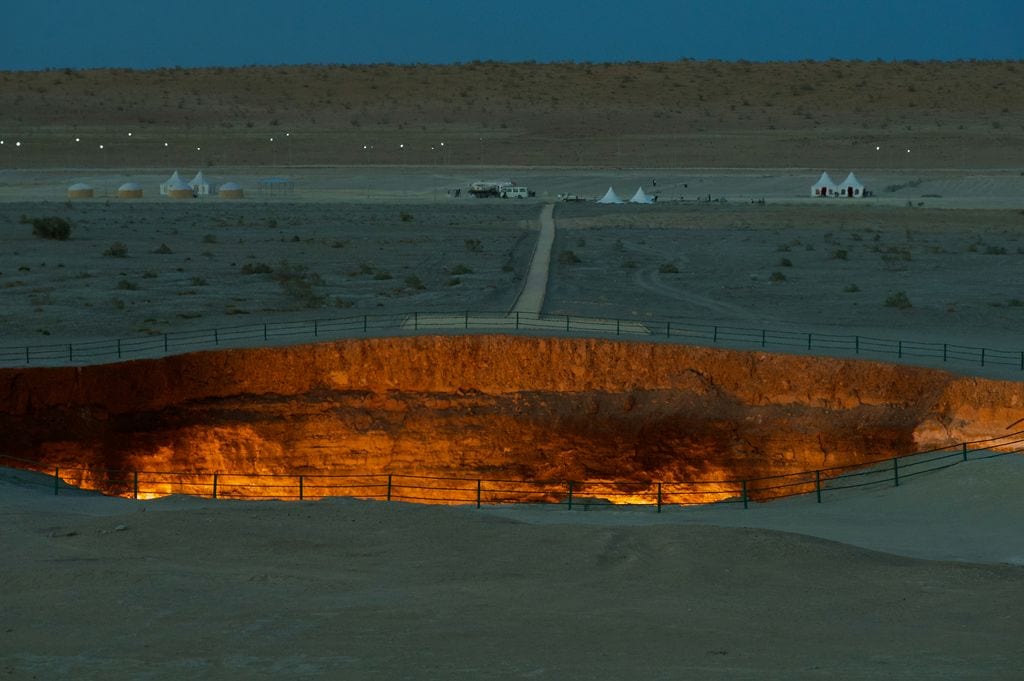 Cráter de gas de Davaza conocido como La puerta al infierno 
