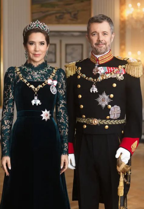 Federico y Mary de Dinamarca en un retrato de gala de abril de 2024