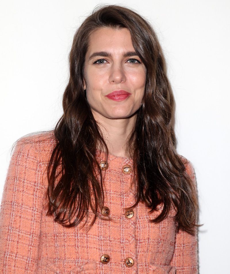 Carlota Casiraghi con pantalón acampanado en el desfile de Chanel en París