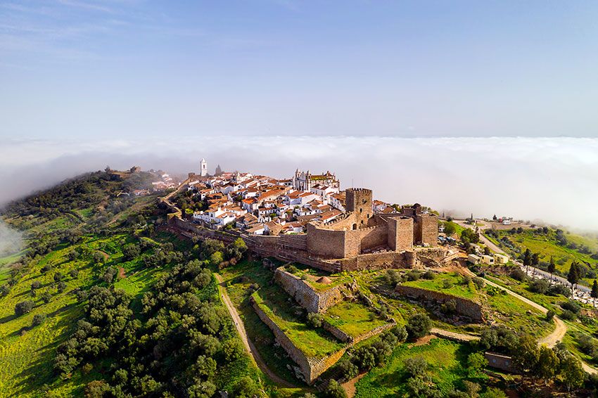 Vista aérea de Monsaraz en el Alentejo, Portugal