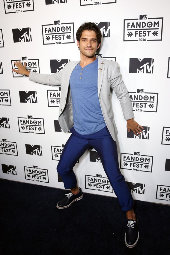 tyler_posey_red_carpet_4a