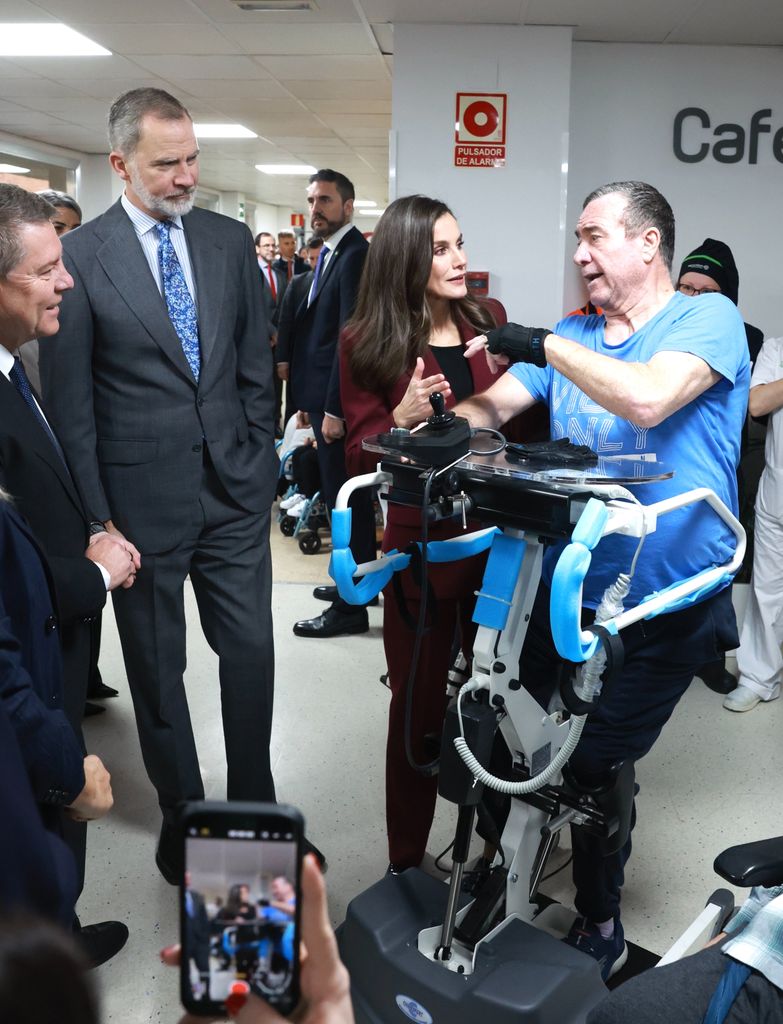 Los reyes Felipe y Letizia en el hospital de Parapléjicos de Toledo 