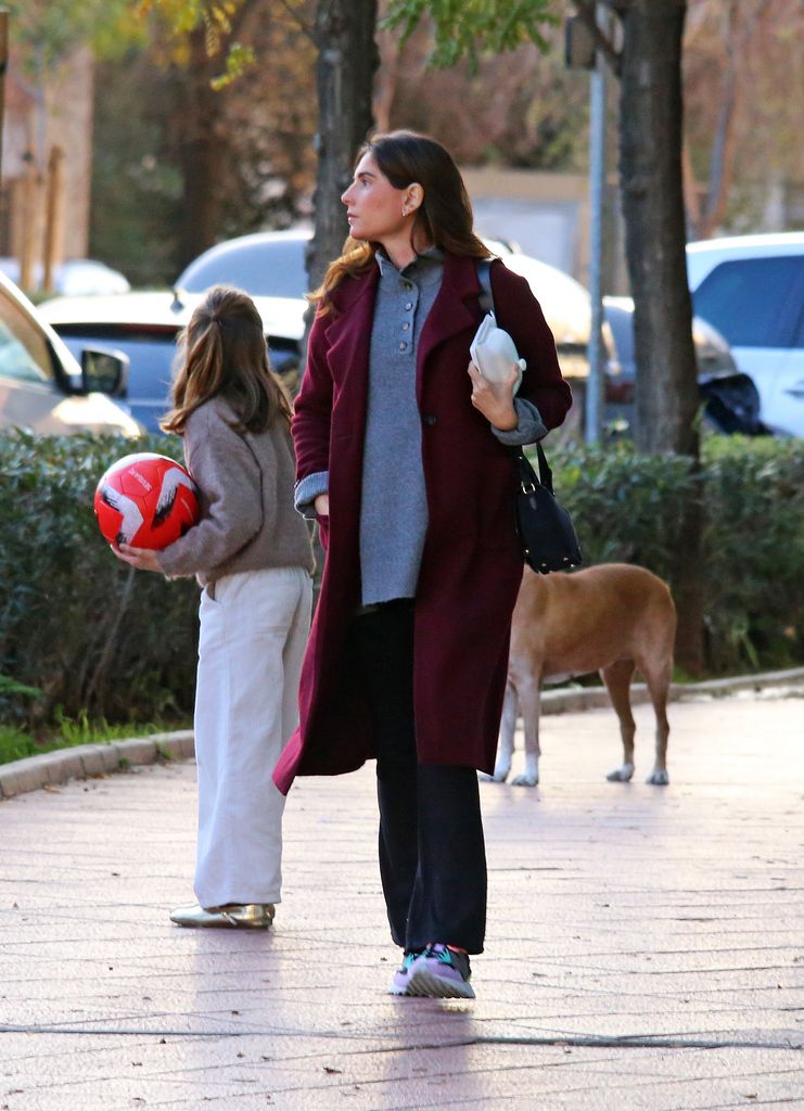 Fran Rivera y Lourdes Montes salen con sus hijos, Carmen y Curro, del domicilio de la madre de ella, Lourdes Parejo, a 6 de enero de 2024, en Sevilla