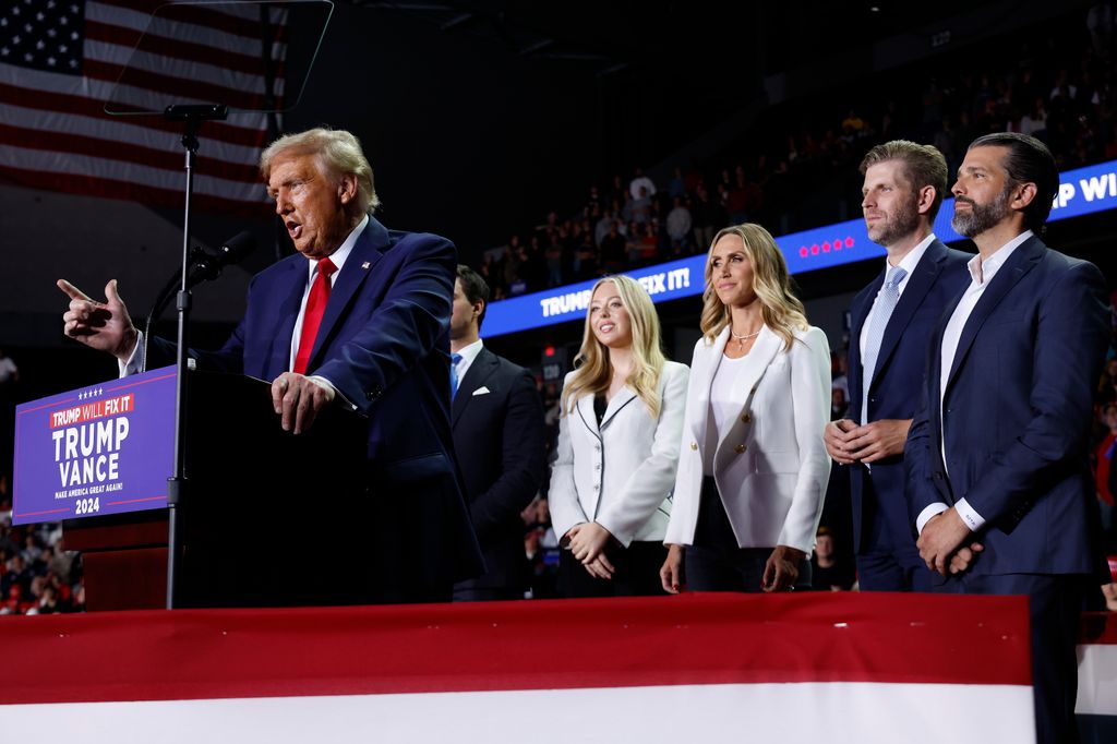 Los Trump en el cierre de la campaña electoral este 5 de noviembre en Míchigan