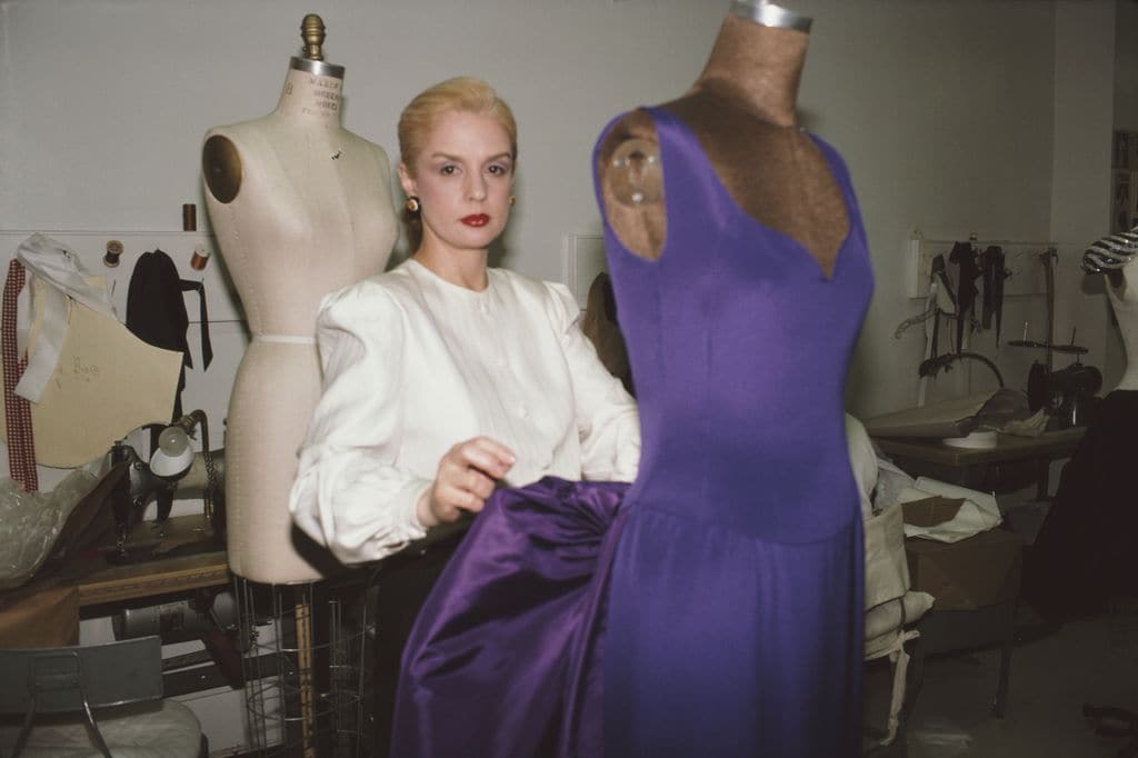 Carolina Herrera en su estudio en la calle 57, en Nueva York. 1987