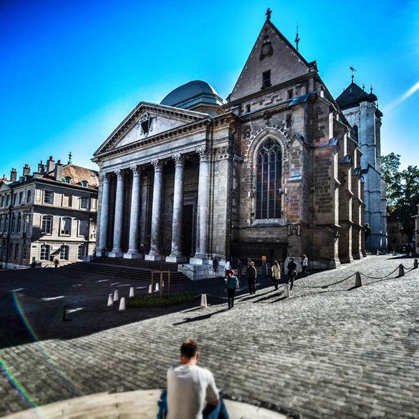 La catedral de Saint-Pierre, centro neurálgico de la parte medieval y un estupendo punto de partida para recorrer a pie el centro histórico
